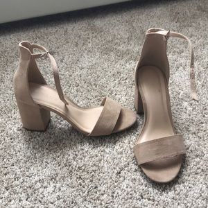 Cute nude heels size 7